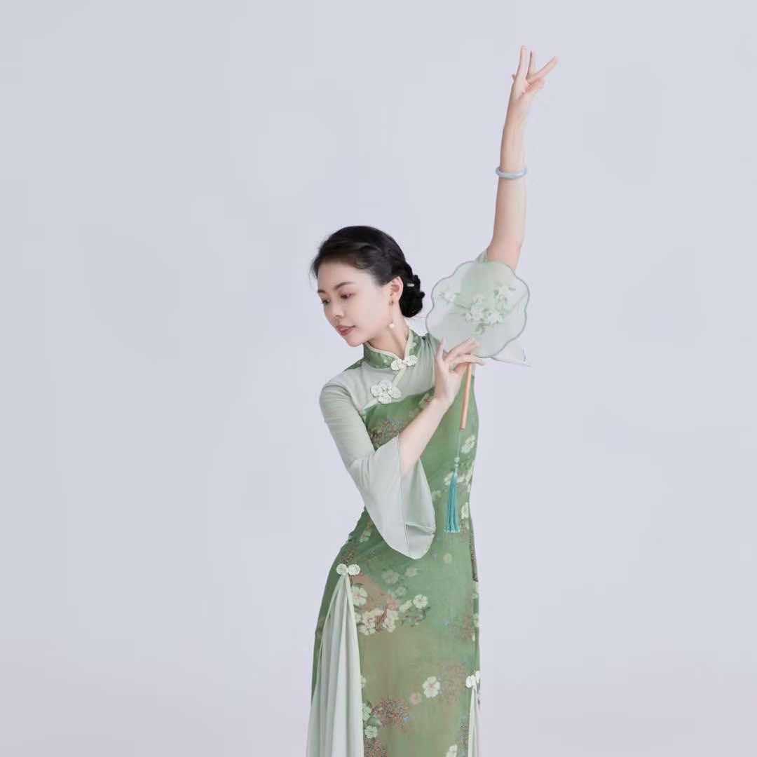 芸荷舞蹈