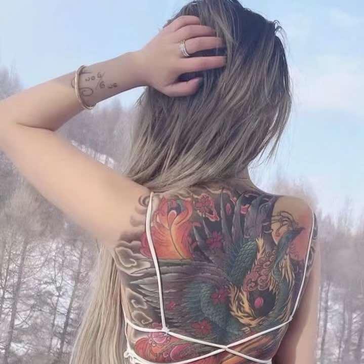 谪美人专业化妆💋美甲美睫 、纹身店。