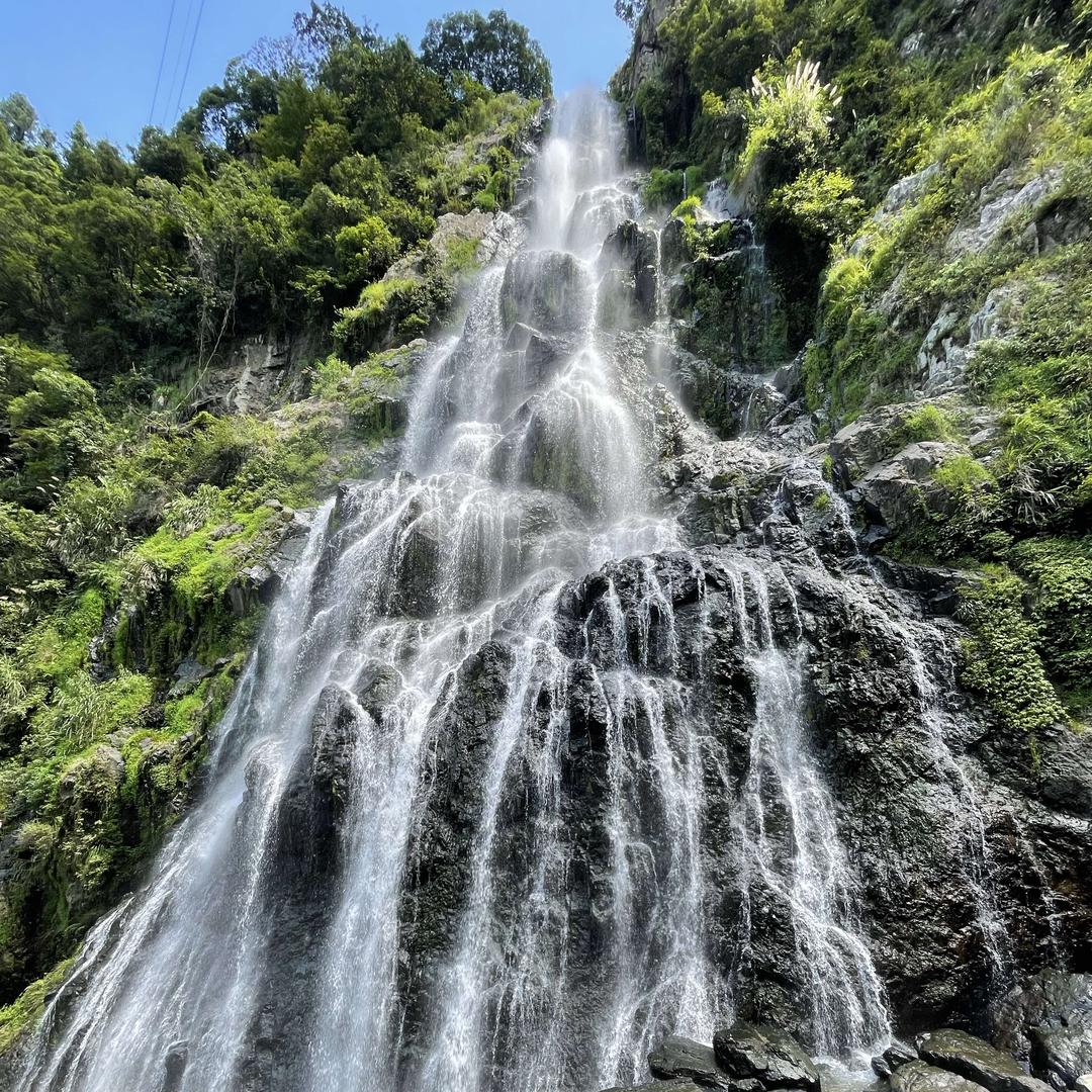 虹山飞瀑风景区