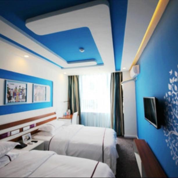 悦客嘉酒店（昆明青年路小花园店）