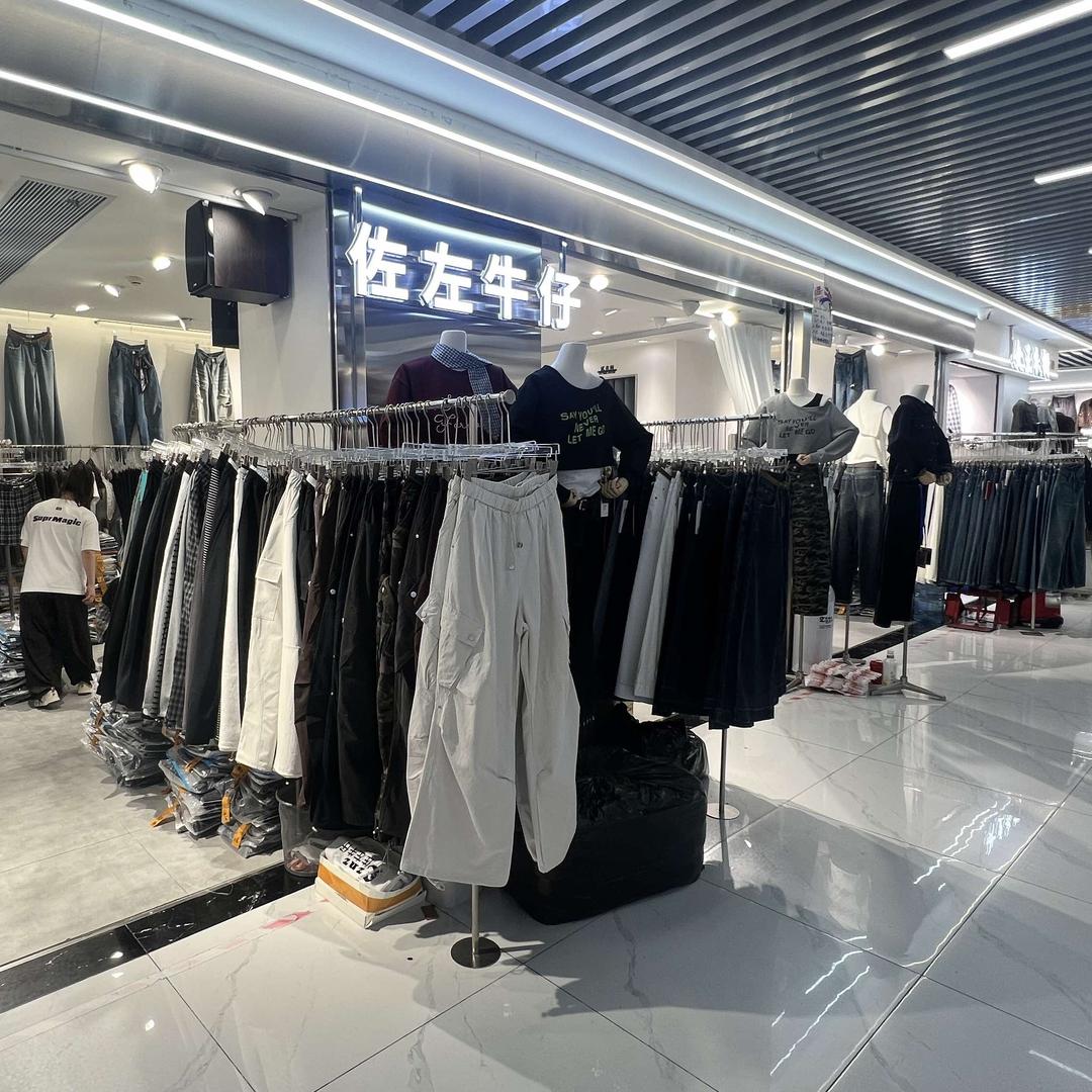 成都九龙广场佐左牛仔