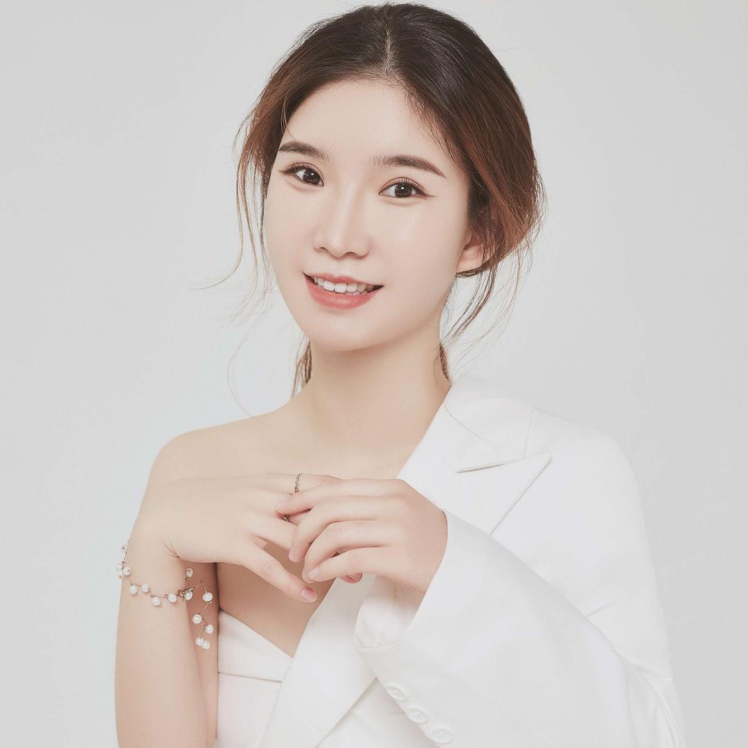 肌美美业·亚丹