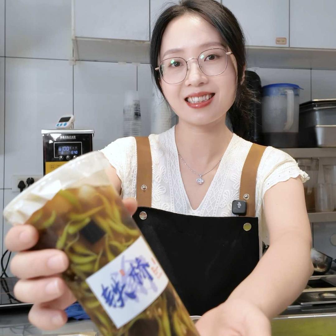 贺珊珊（辣巴客铁桥店）