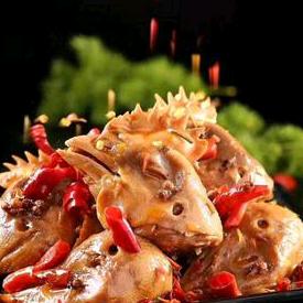 郑州市金水区梁老三麻辣鸡头熟食店