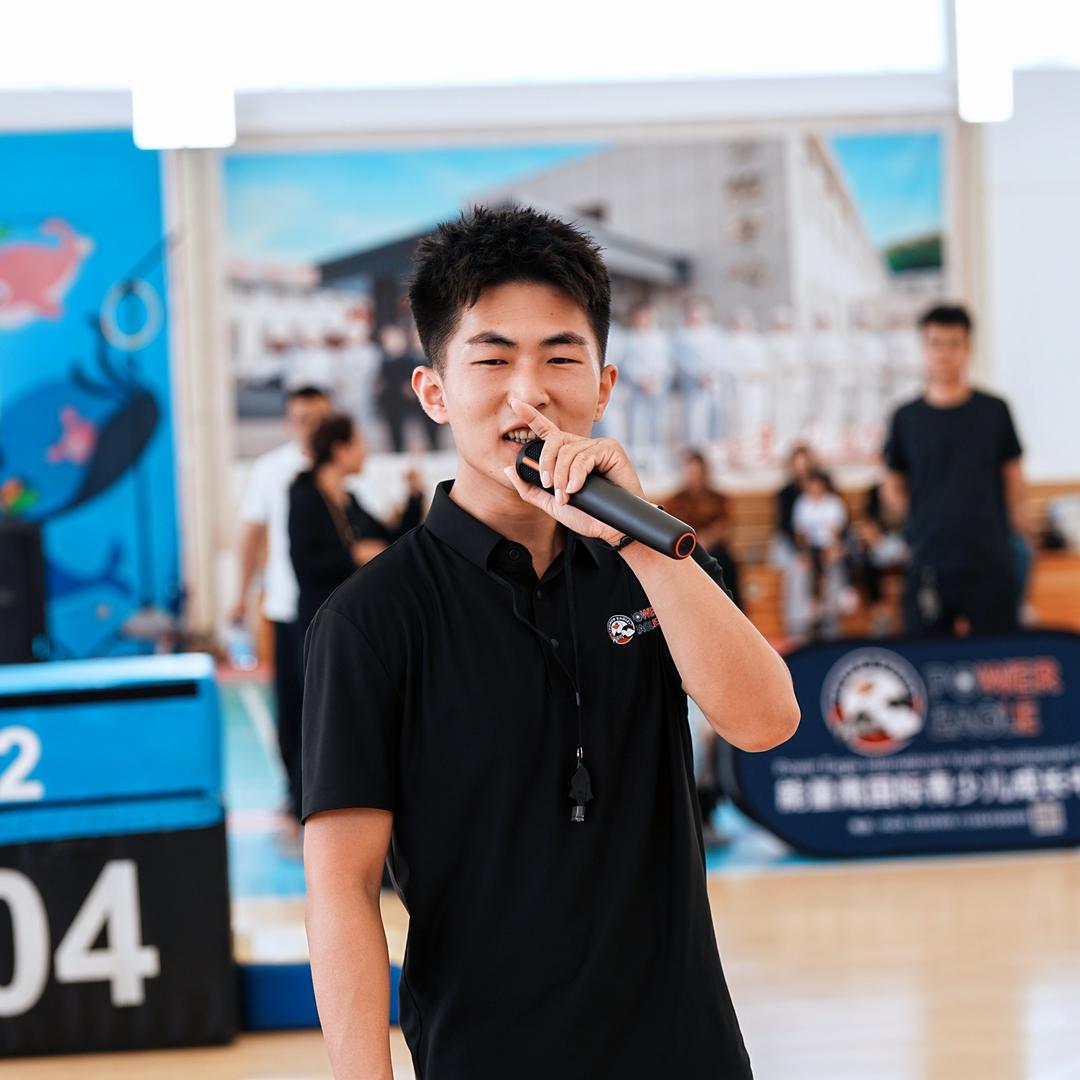 葫芦岛能量鹰体能  灰灰教练