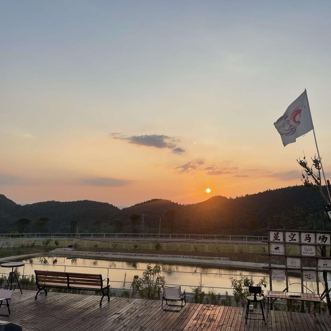 星空马场山顶营地