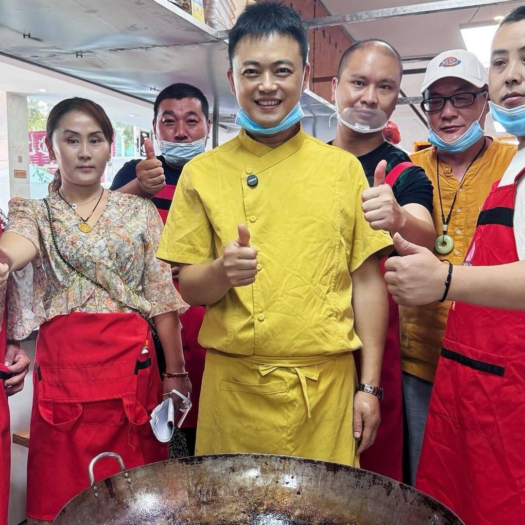 岚欣雨-冷锅串串