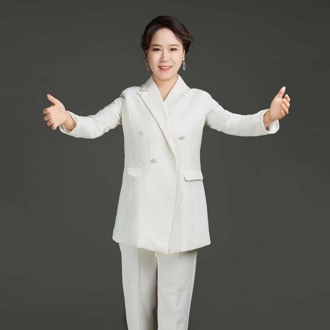 魅肌蝶中老年美容馆杨老师