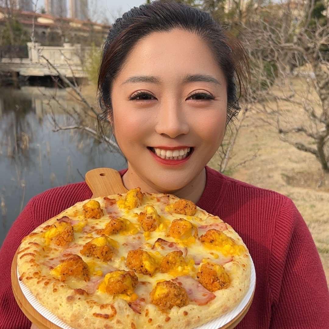 黄务胖姐（山水龙城Nice披萨）