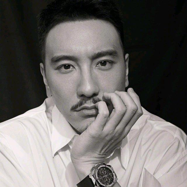 出家人持杯为怀