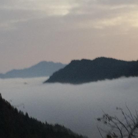 大山里的筑路人