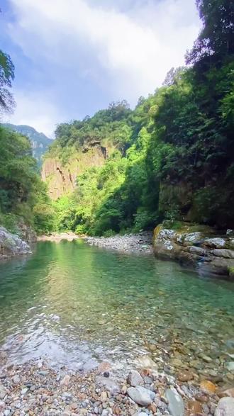 清遠 英德山水美不勝收,石門臺峽谷,擁有廣東最好的水質,跟薄荷綠