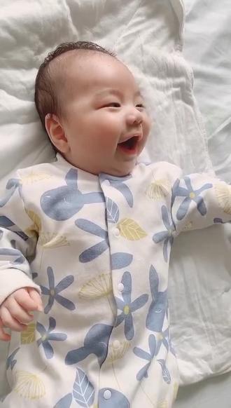 陪伴才是给孩子最好的爱,每次跟宝宝互动都笑的超开心,这样的笑声可以